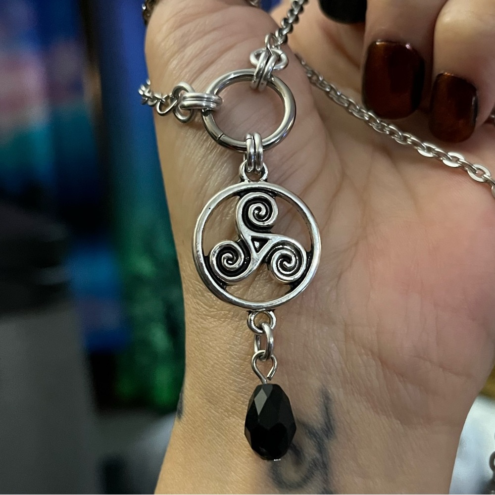 🔴Necklace stainless steel cable link chain celtic charm & dangly black crystal - Picture 9 of 10
